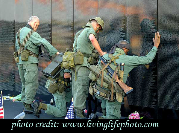 Soldiers at the Vietnam Wall